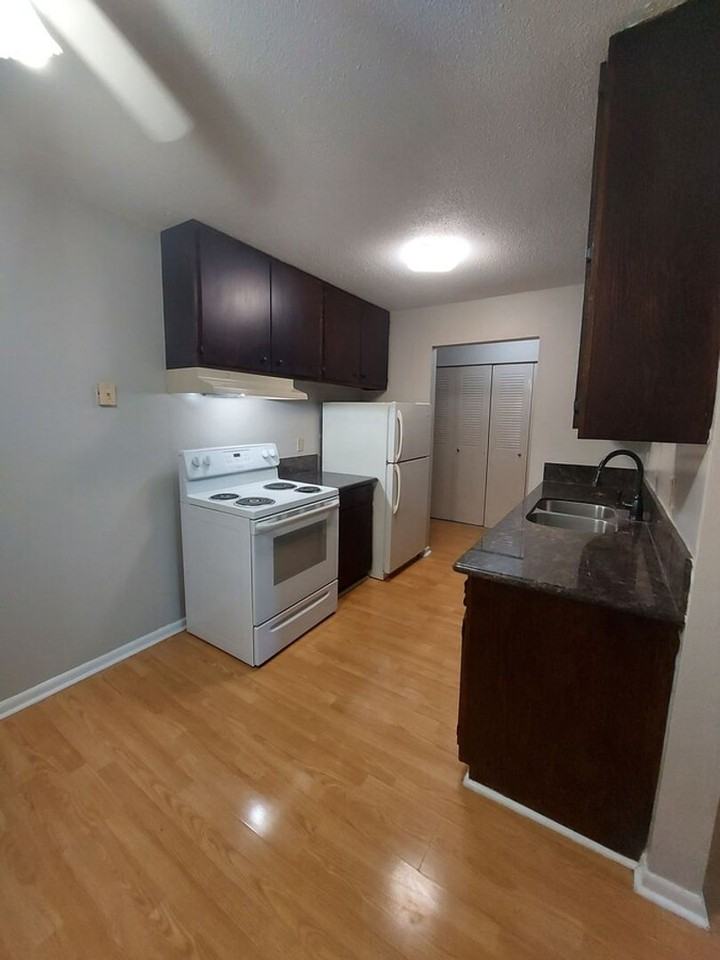 Marydale Lakeview Apartments - Photo 4 of 30