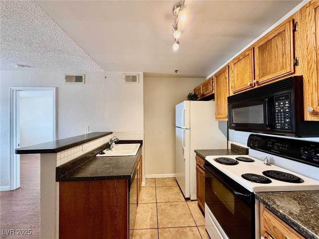 1381 East University Avenue #305 - Photo 2 of 9