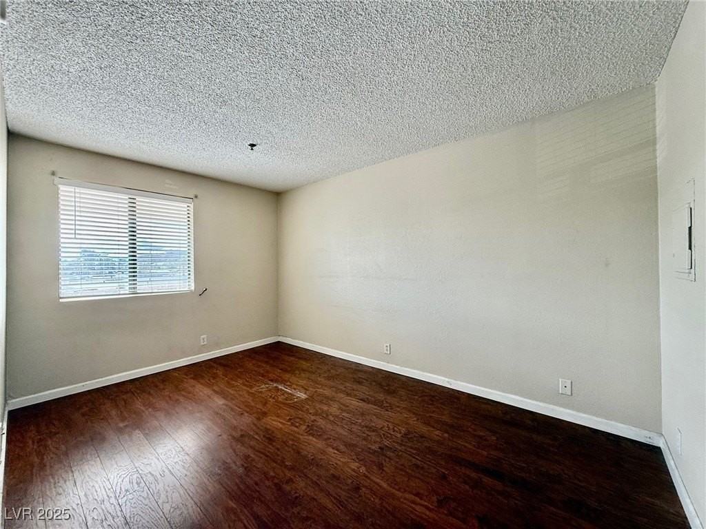 1381 East University Avenue #305 - Photo 4 of 9