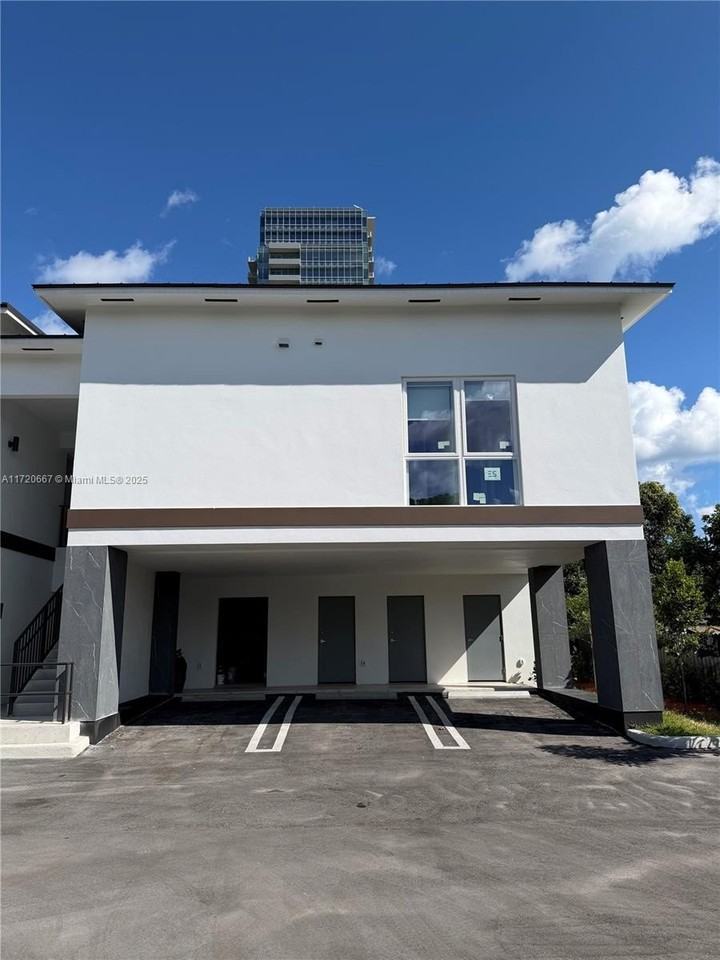 210 Se 10th St #A - Photo 3 of 27