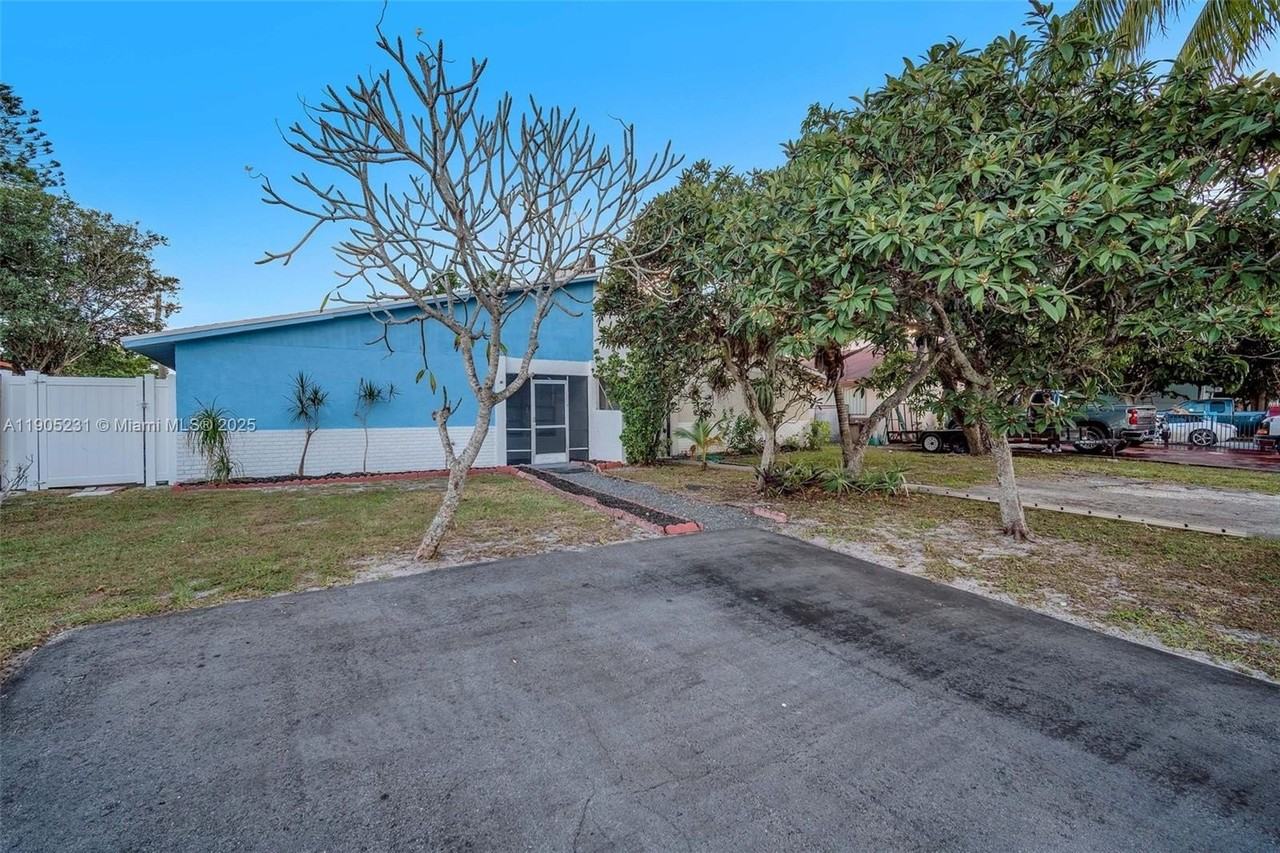 5904 S Rue Rd - Photo 2 of 32