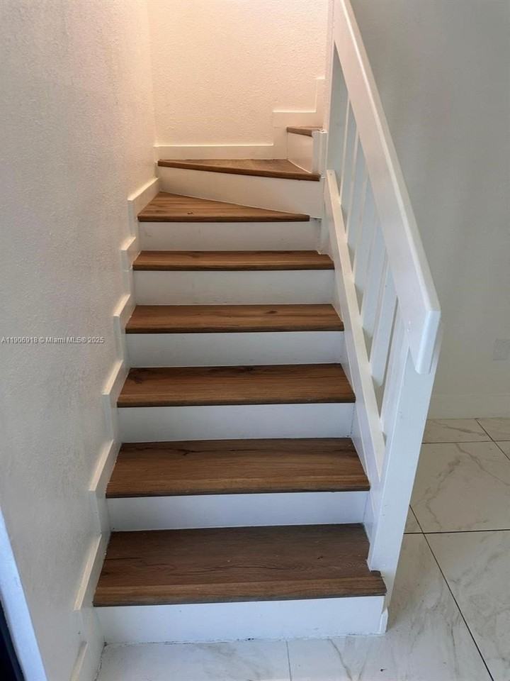 2314 West 62nd Street #3 - Photo 4 of 10