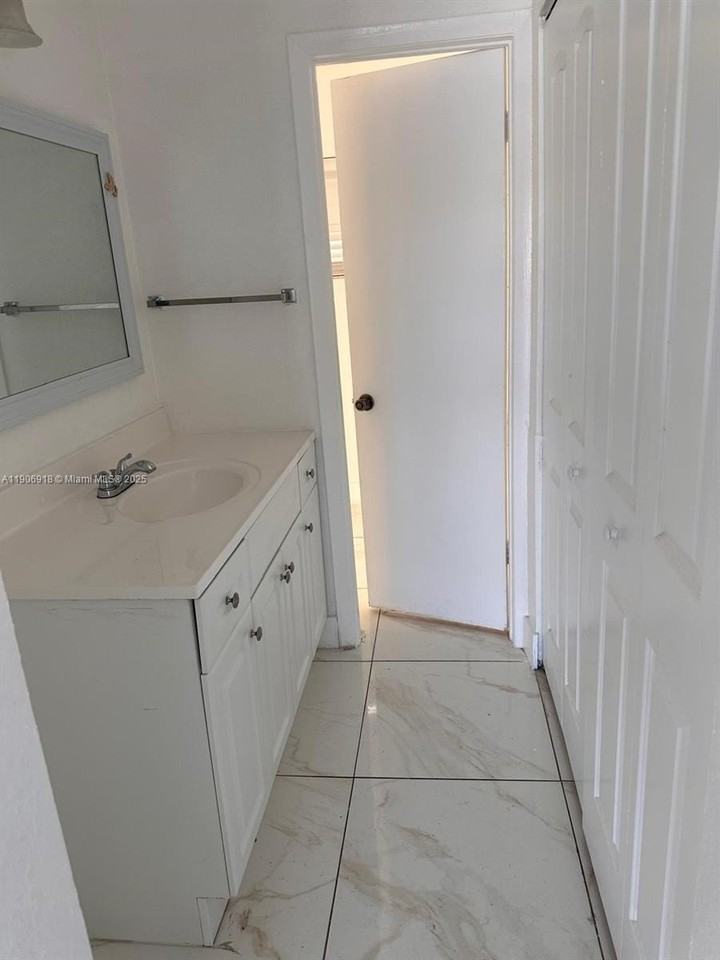 2314 West 62nd Street #3 - Photo 7 of 10