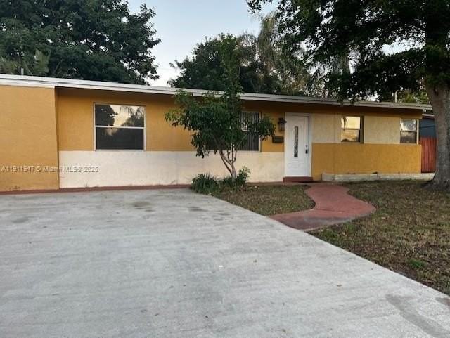 2201 N 56th Ter - Photo 2 of 33