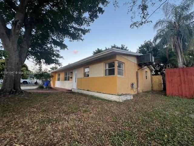 2201 N 56th Ter - Photo 6 of 33