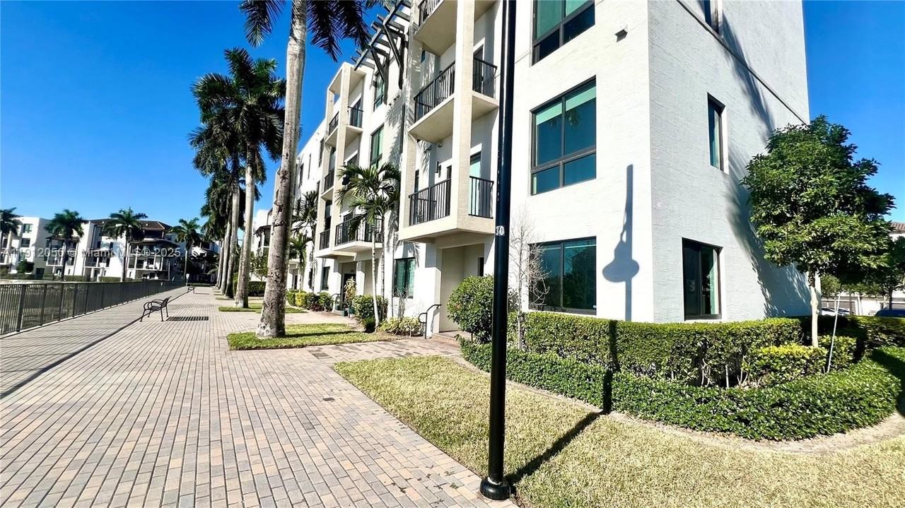 4670 Nw 84th Ave #22 - Photo 2 of 34