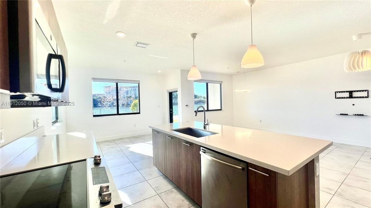 4670 Nw 84th Ave #22 - Photo 7 of 34