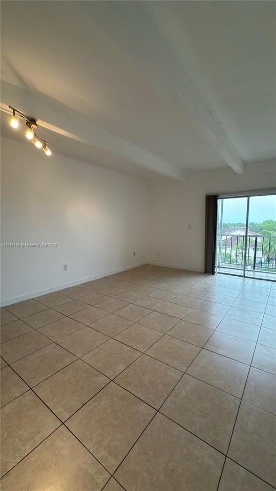 8950 Northeast 8th Avenue #504 - Photo 4 of 24