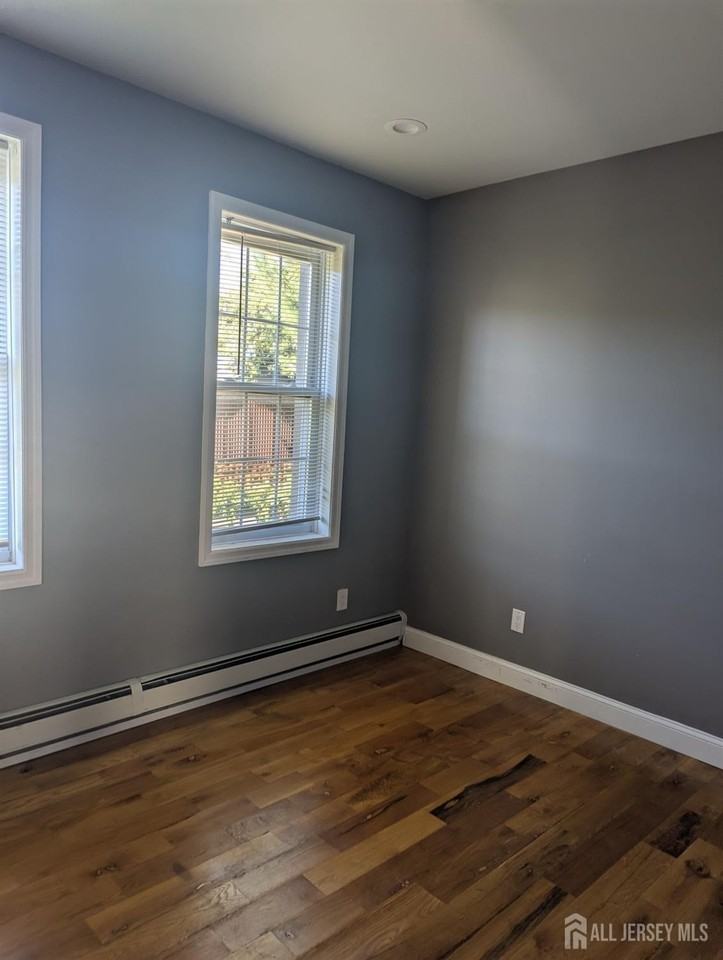 300 Cedar St - Photo 4 of 7