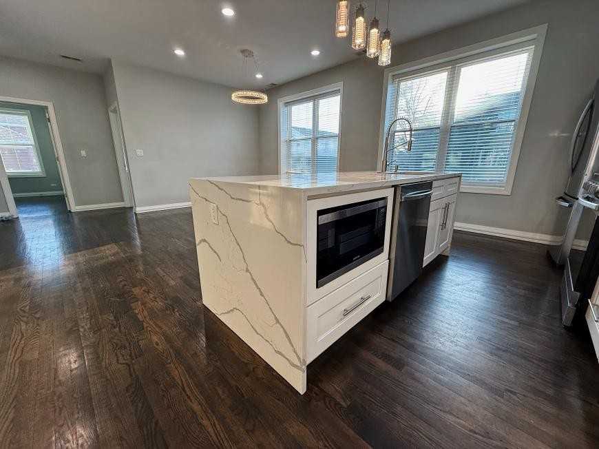 7427 West Addison Street - Photo 5 of 10