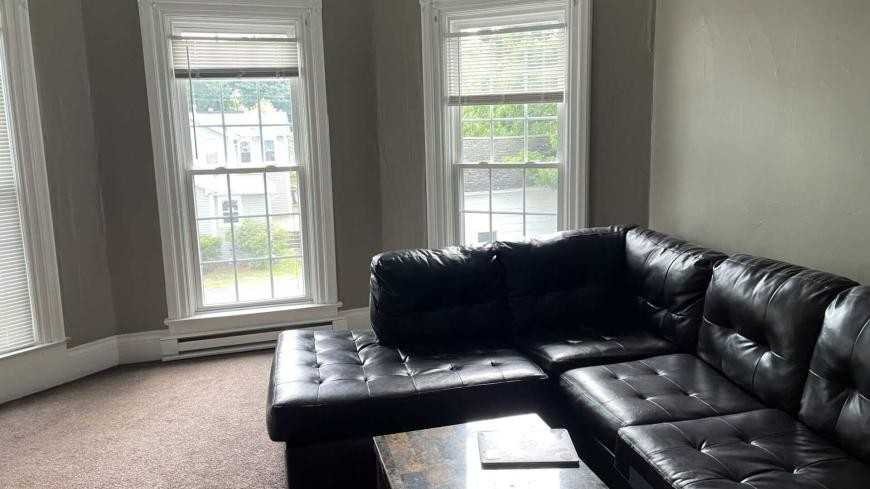 14 Green St - Photo 3 of 10