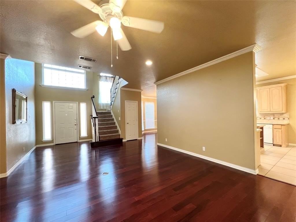 9113 Trail Wood Dr - Photo 3 of 40