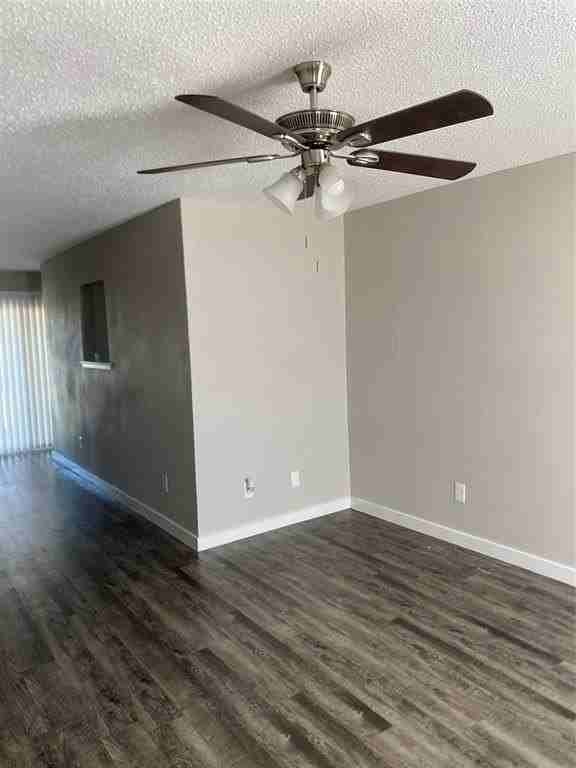 802 Las Palmas Dr - Photo 4 of 17