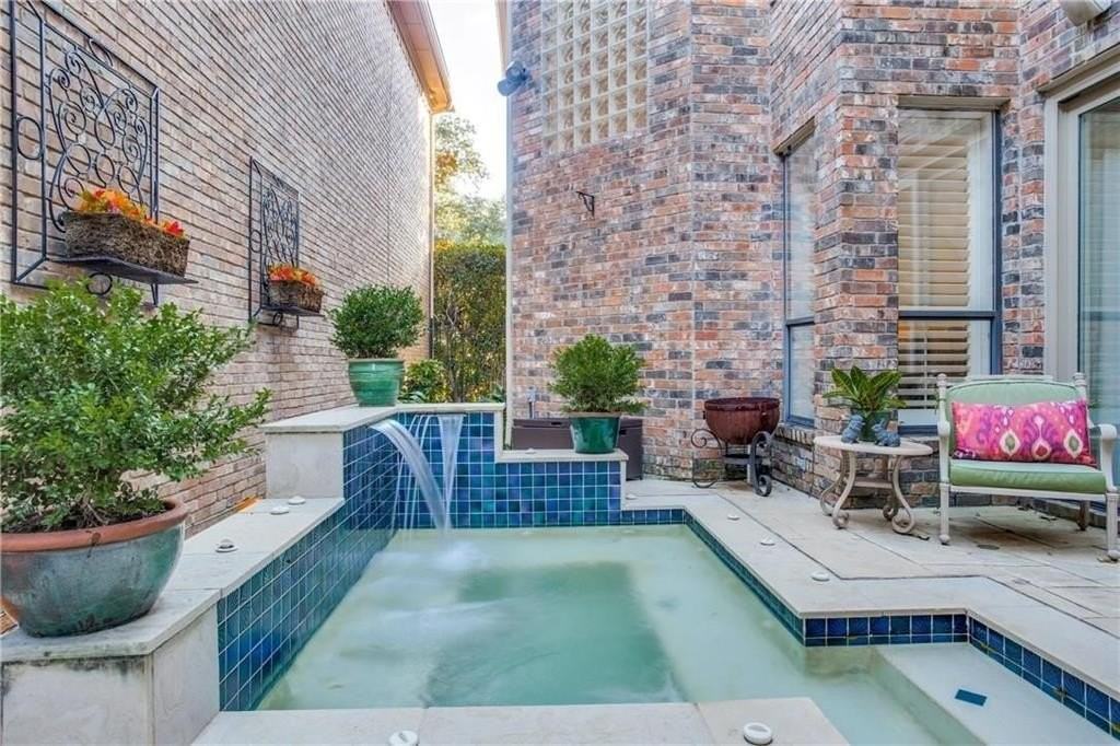 5927 Lindenshire Ln - Photo 2 of 19