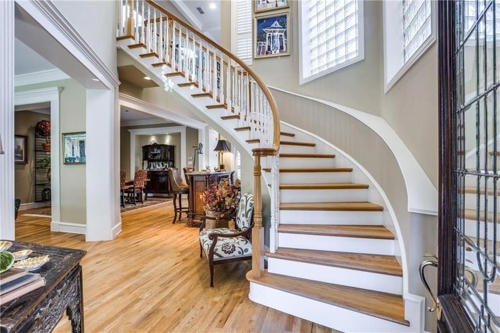 5927 Lindenshire Ln - Photo 4 of 19