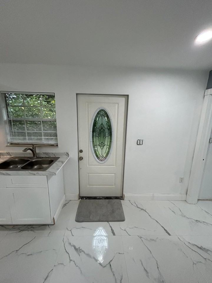 935 34th Avenue - Photo 7 of 28