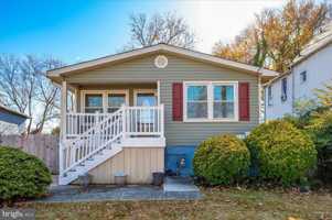 featured image of 3707 Webster St