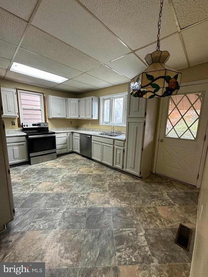 303 Harrison Street - Photo 5 of 13