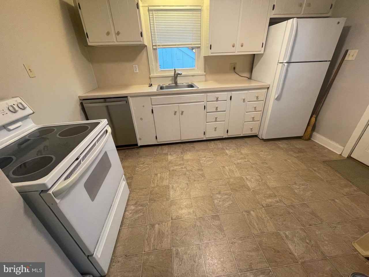 857 Village Rd - Photo 7 of 27