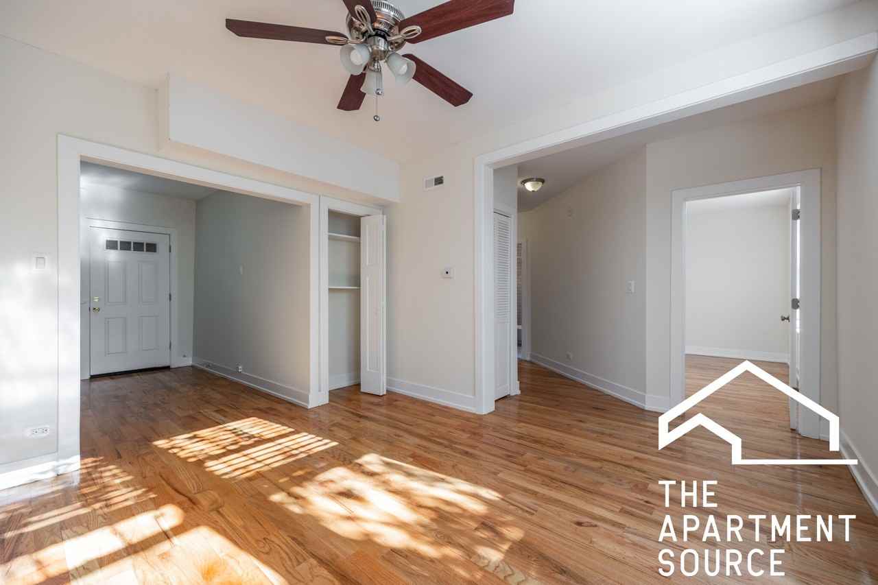 3900 N Janssen Ave #2 - Photo 4 of 12