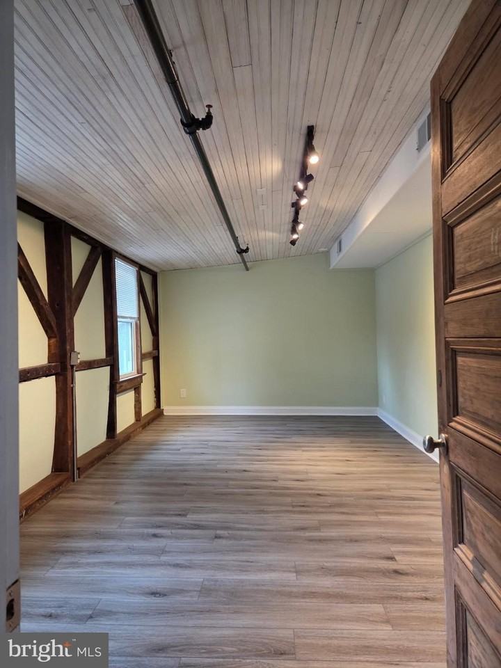 6 W Loudoun St - Photo 3 of 13