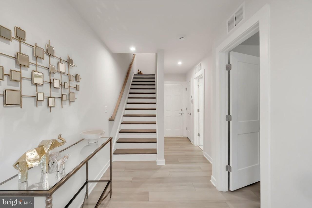 42588 Pitlochry Terrace - Photo 2 of 32