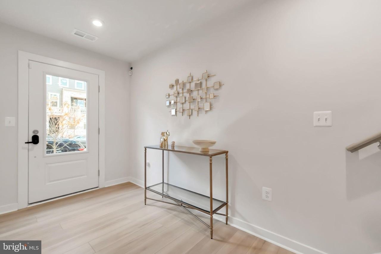 42588 Pitlochry Terrace - Photo 3 of 32