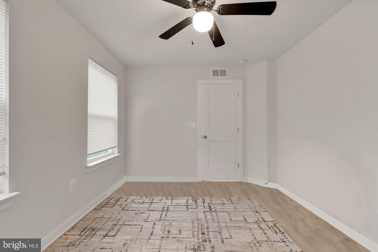 42588 Pitlochry Terrace - Photo 4 of 32