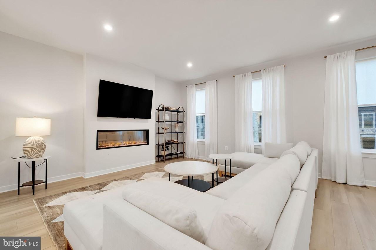 42588 Pitlochry Terrace - Photo 6 of 32