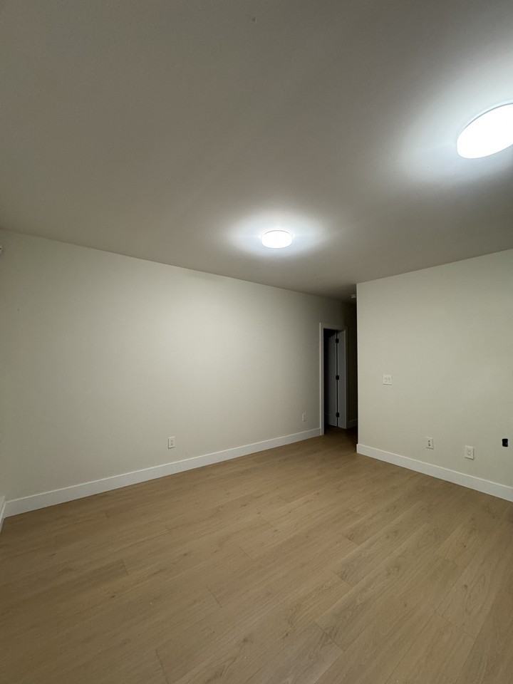 10109 172A Street - Photo 4 of 12