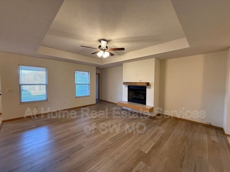 2229 E Hamilton St - Photo 2 of 18