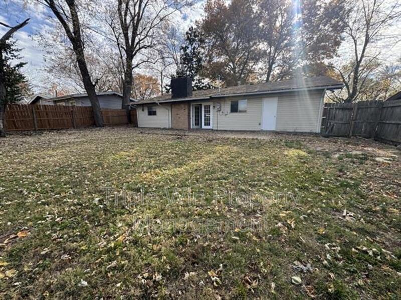 3165 Saint Catherine St - Photo 5 of 28