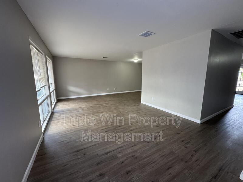 3165 Saint Catherine St - Photo 7 of 28