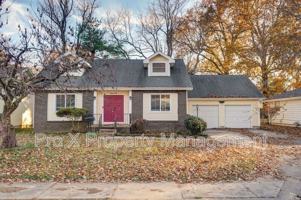 featured image of 1304 E Woodland St