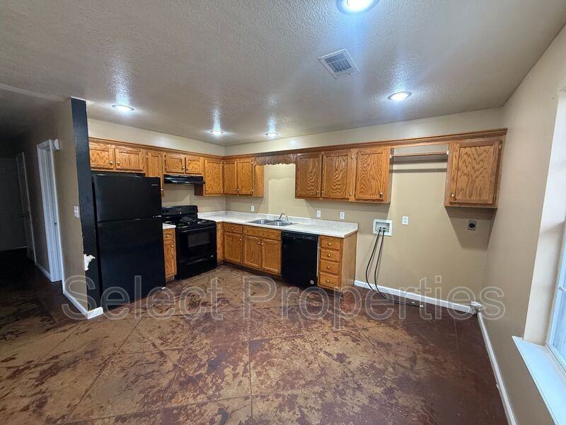 920 Belt St #7 - Photo 2 of 8