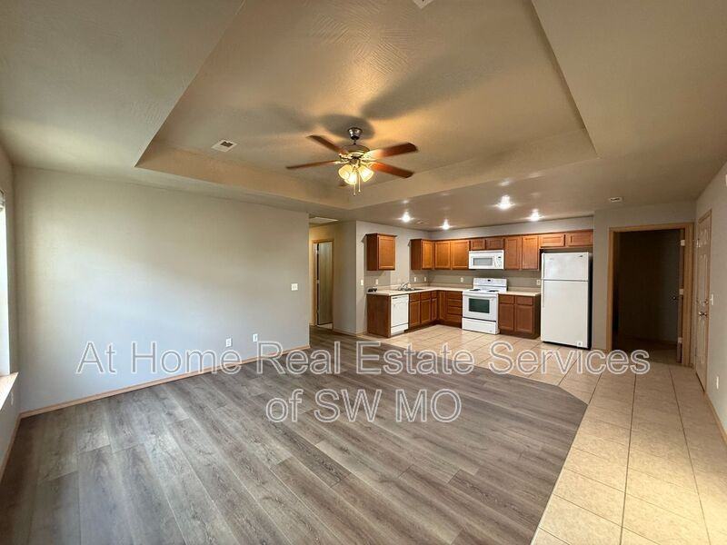 647 S Landen Ave - Photo 2 of 11