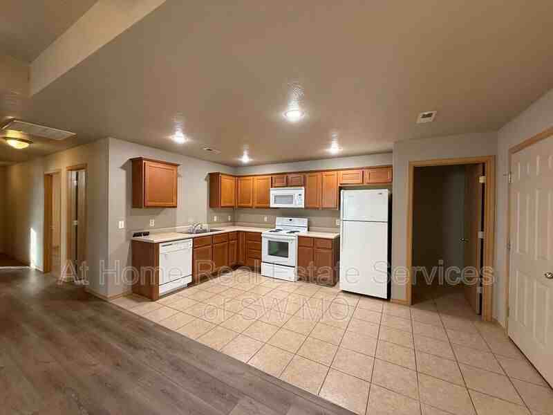 647 S Landen Ave - Photo 3 of 11