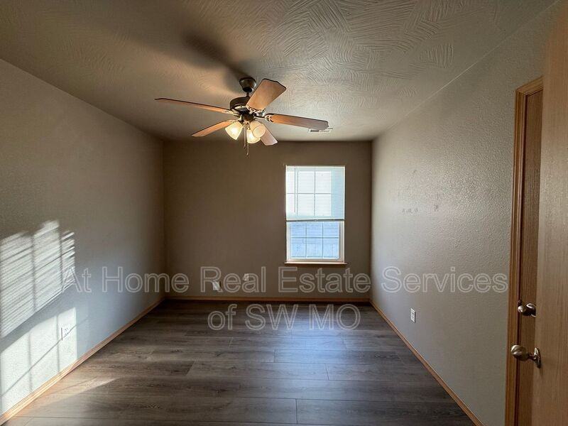 647 S Landen Ave - Photo 5 of 11