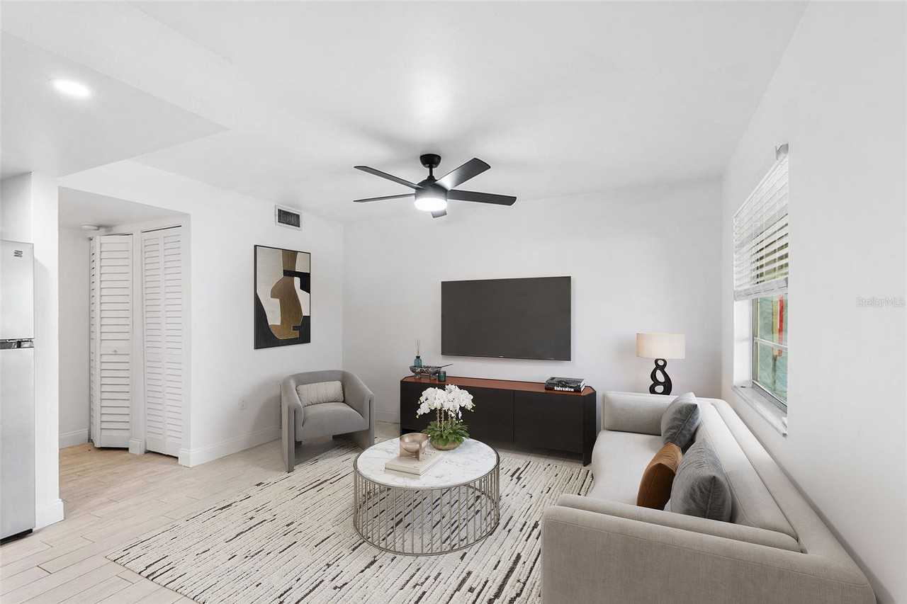 555 62nd St S - Photo 2 of 11