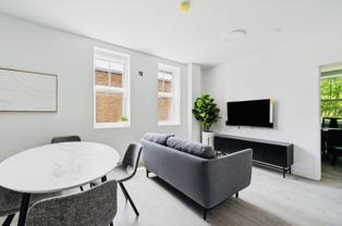 3015 Rue Sherbrooke Ouest #202 - Photo 1 of 1