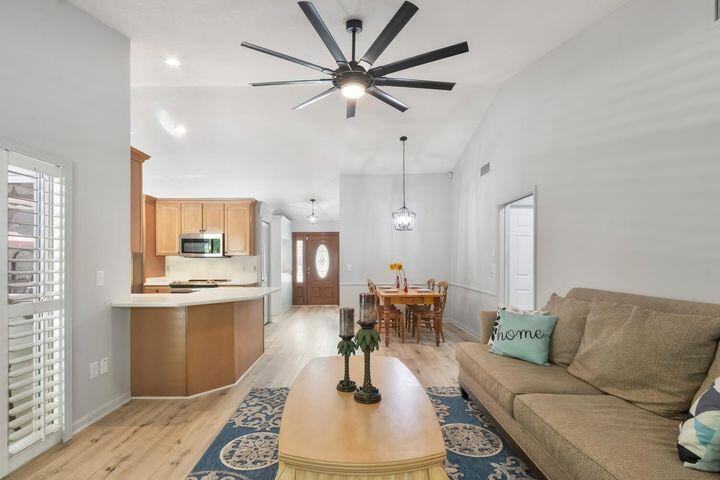 691 Foresteria Avenue - Photo 3 of 11