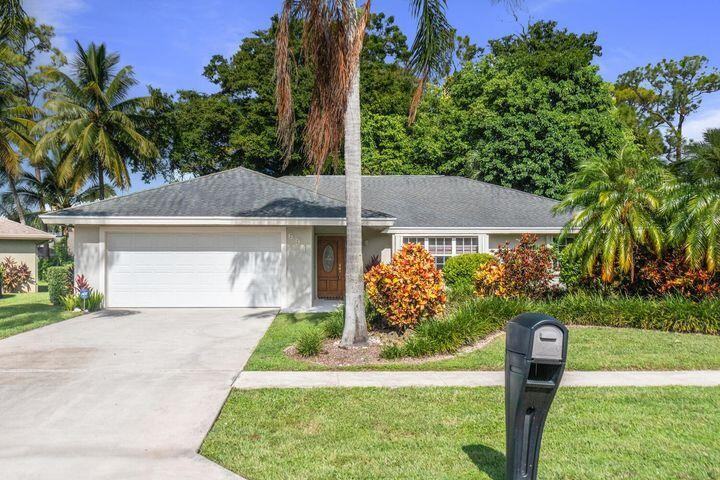 691 Foresteria Avenue - Photo 2 of 11