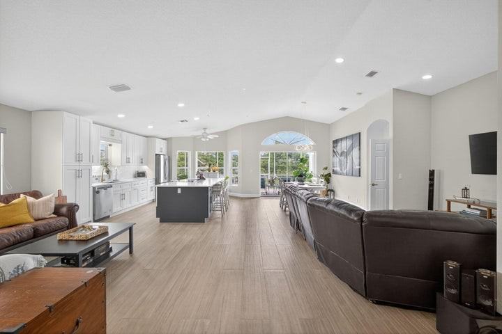 15155 Newquay Court - Photo 3 of 9