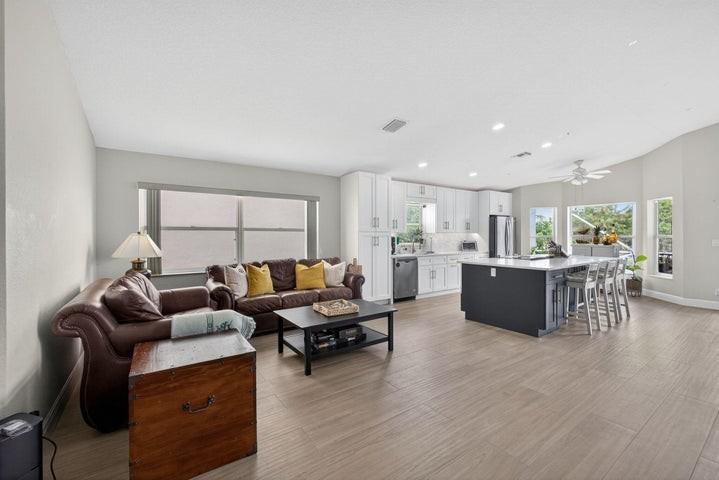 15155 Newquay Court - Photo 5 of 9