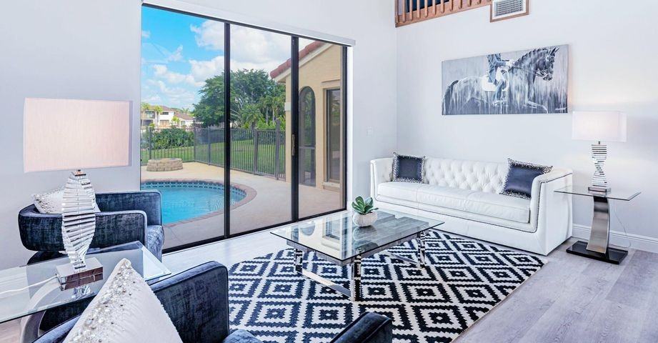 12715 Kingsway Road - Photo 7 of 10