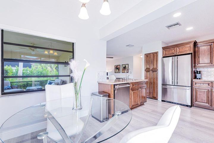 12715 Kingsway Road - Photo 5 of 10