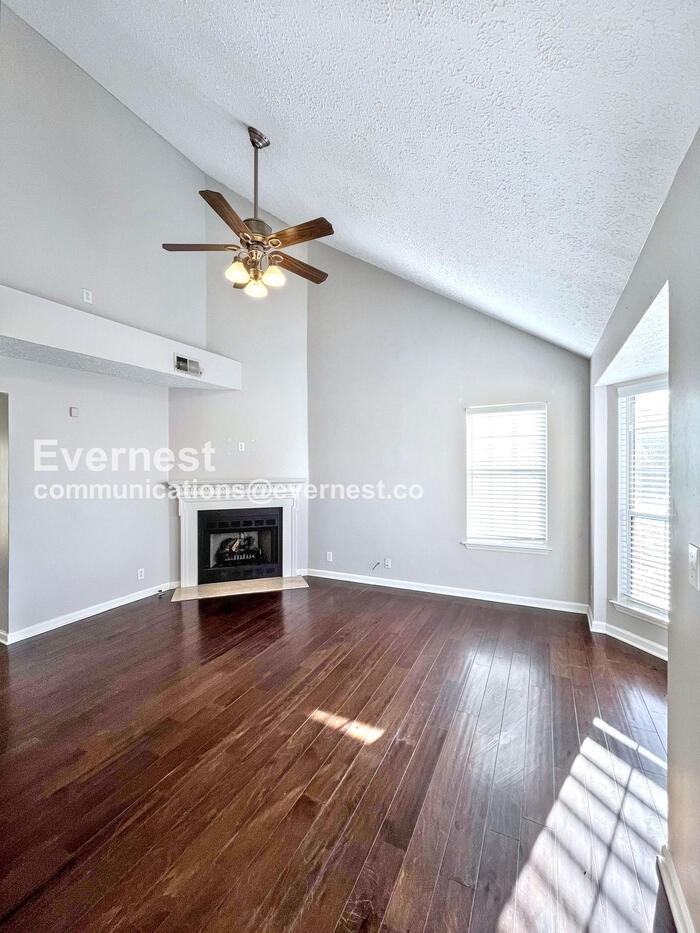 2073 Upland Dr - Photo 5 of 37