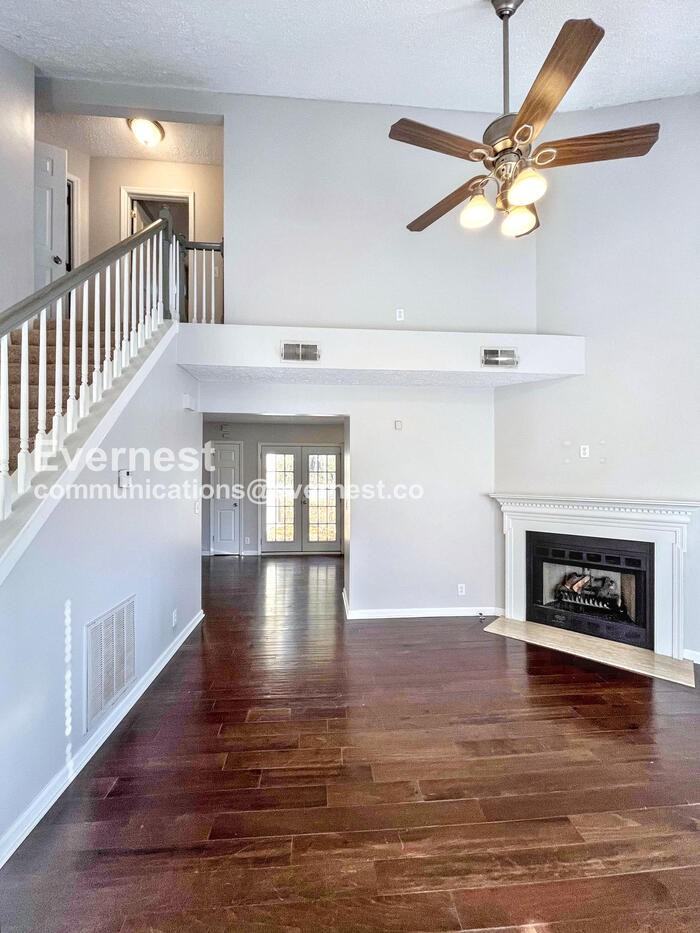 2073 Upland Dr - Photo 6 of 37