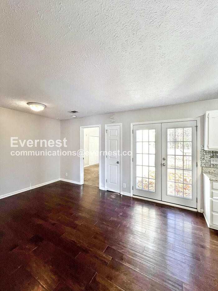 2073 Upland Dr - Photo 7 of 37