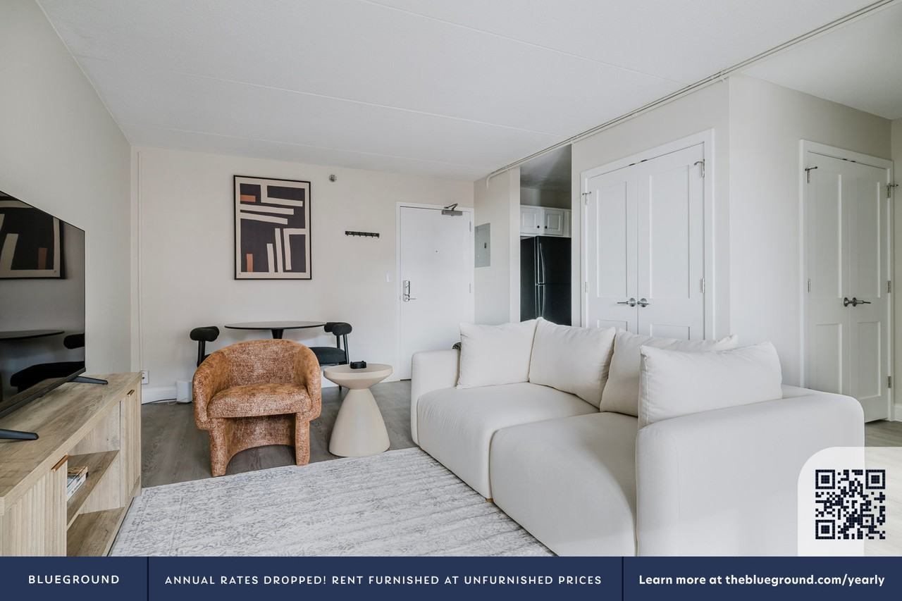 812 Memorial Dr #1271 - Photo 4 of 31